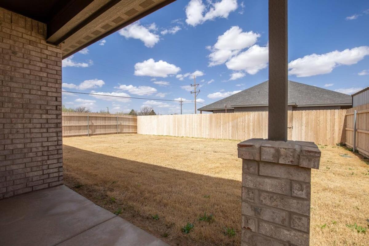 Entire House~ Spacious~ Prime Location~ Backyard Lubbock Ngoại thất bức ảnh