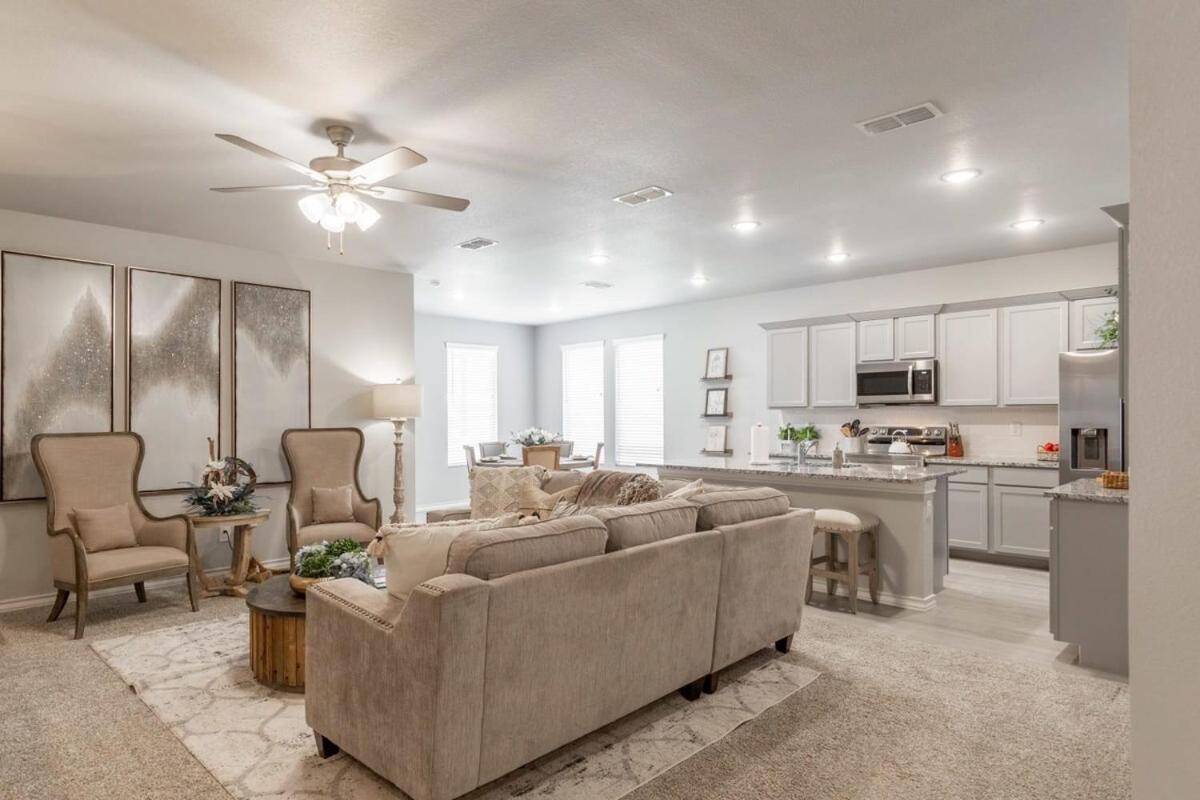Entire House~ Spacious~ Prime Location~ Backyard Lubbock Ngoại thất bức ảnh